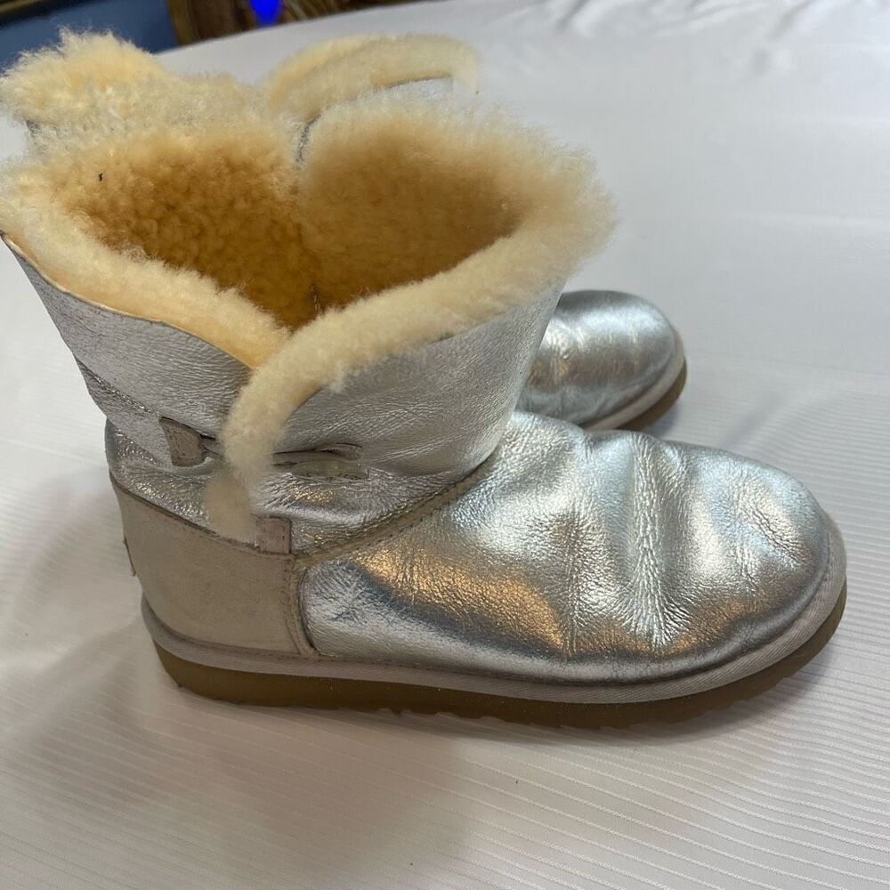 Ugg Boots Silver Metallic Women’s Size 6
